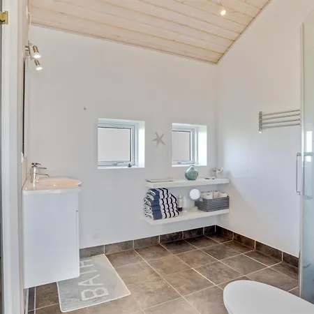Anthea - 450m From The Sea By Interhome *