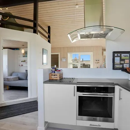 Anthea - 450m From The Sea By Interhome